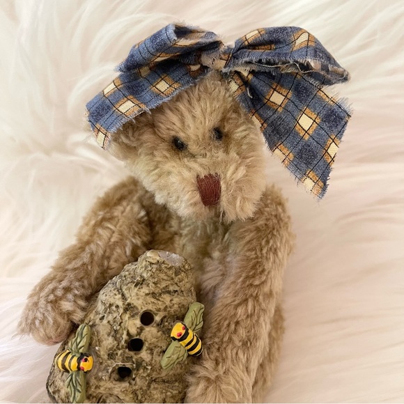 VTG Small Teddy Bear Holding A Beehive - Bow In Hair - Seated - Picture 2 of 7